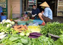 Giá rau xanh tại các chợ dân sinh giảm mạnh